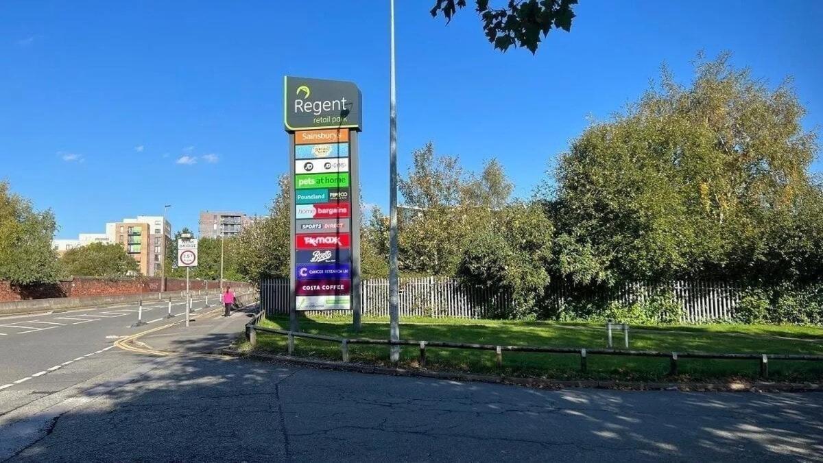 Relaxing 1-Bed Flat In Salford With Street Parking Lejlighed Manchester Eksteriør billede